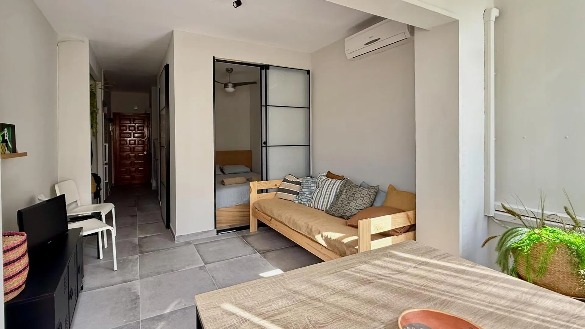 Torremolinos Downtown Studio Apartment